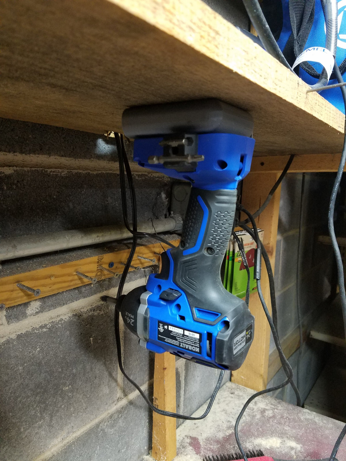 Wall Mounted Kobalt Battery Holder – Single Battery Storage Bracket