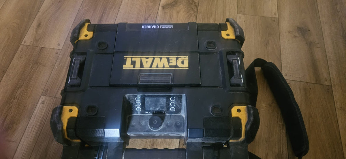 Hinge clip set for Dewalt Radio
