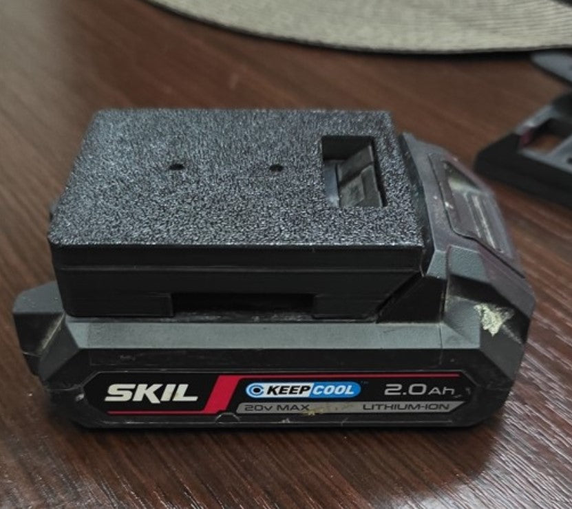 Wall Mounted Skil Battery Holder – Single Battery Storage Bracket